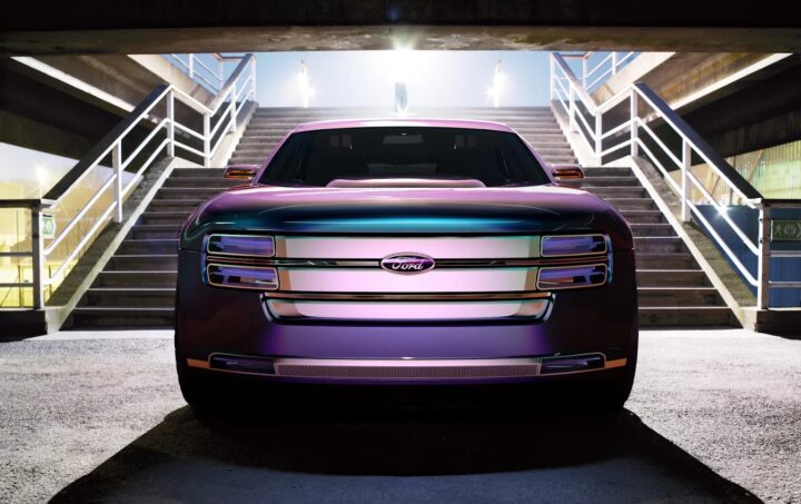 Photo of the 2007 Ford Interceptor Concept, seen from the front. This model heavily inspired the Ford Taurus. 