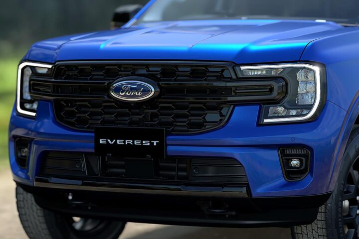 A photo showing the exterior of the 2025 Ford Everest Sport Bi-Turbo from a front angle.