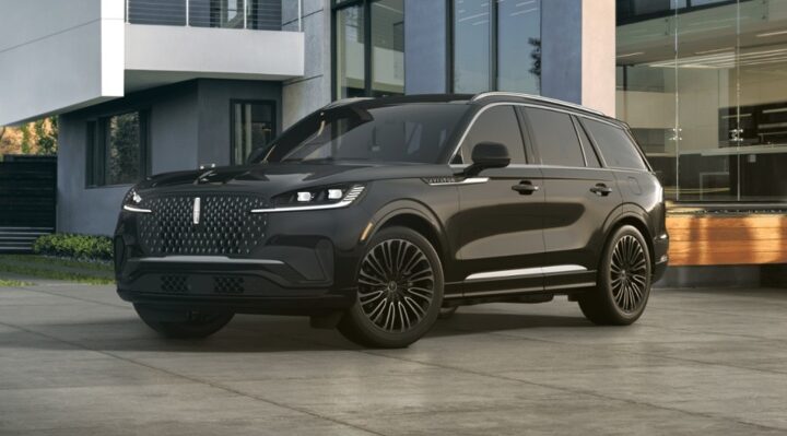 Photo of the 2026 Lincoln Aviator in Infinite Black, the only no-cost color offered on the luxury crossover. 