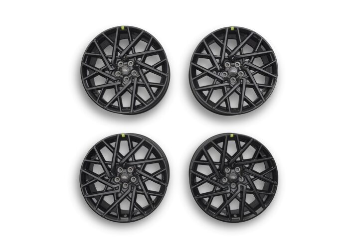 A photo showing the Ford Maverick 20-inch gloss black wheel kit.